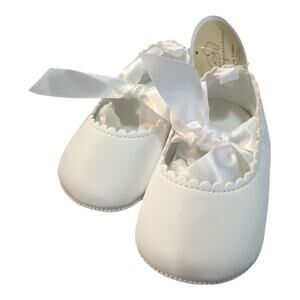 First Impressions- Crawling Stage Soft Soled Shoe-Size 1mo